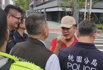 退警「蕭湘公子」襲女警胸判無罪！當庭謝法官：我不會被擊倒