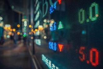 百萬股民注意！2大金控紀念品來了 「大黑馬是這家」改名第1次送