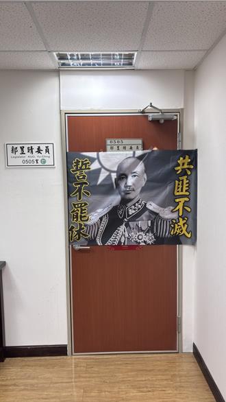 爆郭昱晴才挂「共匪不灭，誓不罢休」 许宇甄酸：匪谍就在她办公室