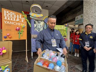 第4屆鹽埕玩具節登場 超大型扭蛋機有故事