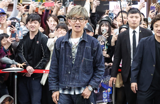 木村拓哉睽違7年來台！400人衝機場爭睹男神 帥氣合影粉絲哭了