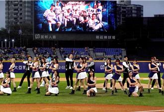 新庄棒球场翻新开箱 侯友宜邀球迷世壮运进场看球