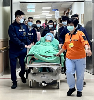 柯文哲手腳眼浮腫  陳佩琪「差點不認識他」悲曝心聲