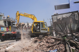 缅甸强震近2900人罹难 军政府宣布停火以利救灾