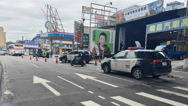 汐止夺命车祸！公车、机车路口擦撞，女骑士惨遭辗毙。(王扬杰翻摄)