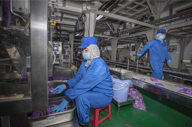 大陆国务院减轻企业负担部际联席会议2025年工作会议2日在北京召开。会议强调，要聚焦「乱收费、乱检查、乱罚款、乱查封」等「四乱」问题。（摘自新华社）