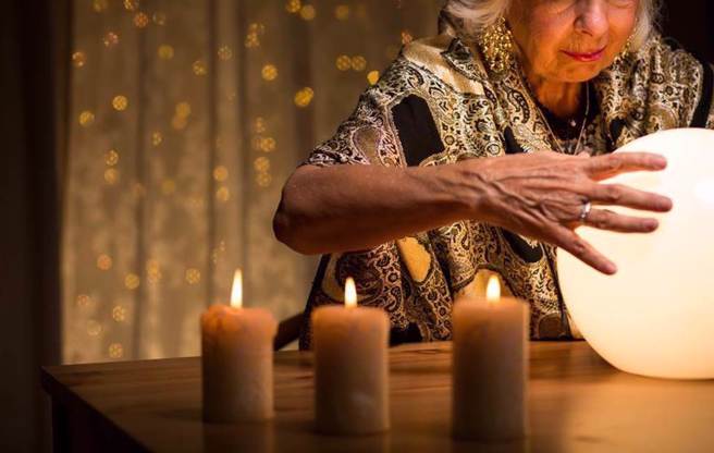 「盲眼龍婆」巴巴萬加1996年逝世，生前預言2025年世界各地降遭受地震肆虐，結果真的發生緬甸8.2強震。（示意圖：Shutterstock/達志）
