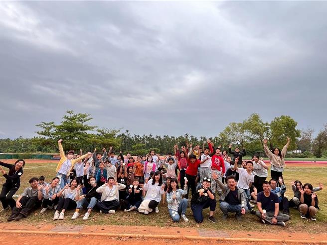 屏東新埤大成國小今日舉辦「兒童自主日」由學童自己提案規畫活動，打造一個專屬自己的兒童節。（大成國小提供／羅琦文屏東傳真）