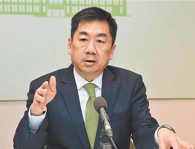 前行政院发言人陈宗彦被控担任台南市政府新闻处长及民政局长期间，由于业者请托视听歌唱场所变更使用工程及关说警职人员平调等案，曾接受业者性招待2次，台南地方法院预定5月15日宣判。（本报资料照片）