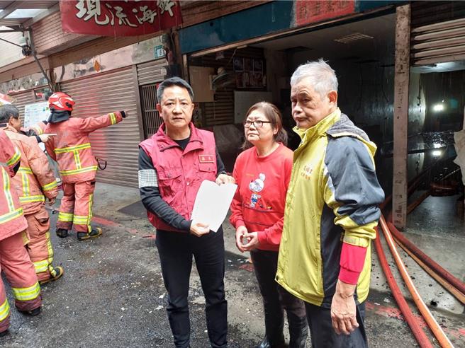 新北市莺歌区福隆一街传出一起火警酿成两死悲剧，莺歌区公所代替市府发放2万慰问金给家属。（民眾提供）