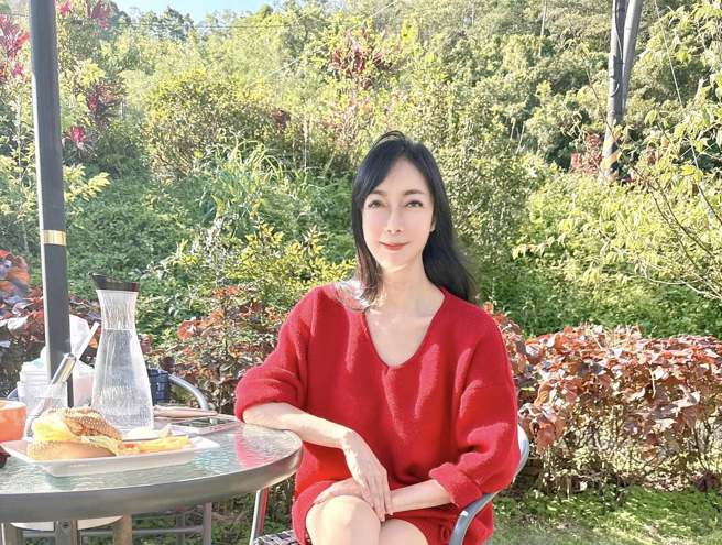 有「整形皇后」之称的女星顾婕，2024年4月证实罹患直肠癌第4期。（图／摄自FB@顾婕）