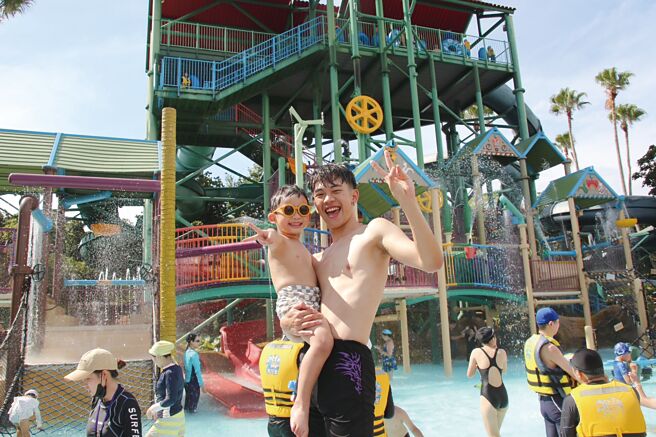 丽宝乐园渡假区「马拉湾」水乐园3日开园，连假期间推出18岁以下免费玩乐园。图／丽宝乐园提供