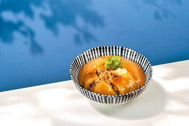 春水堂「古早味蜜酱肉圆」（见图）原先只在中部限定门店贩售，去年底登场后大获好评，因此4月起北中南指定门市都能吃到。（春水兴业集团提供）