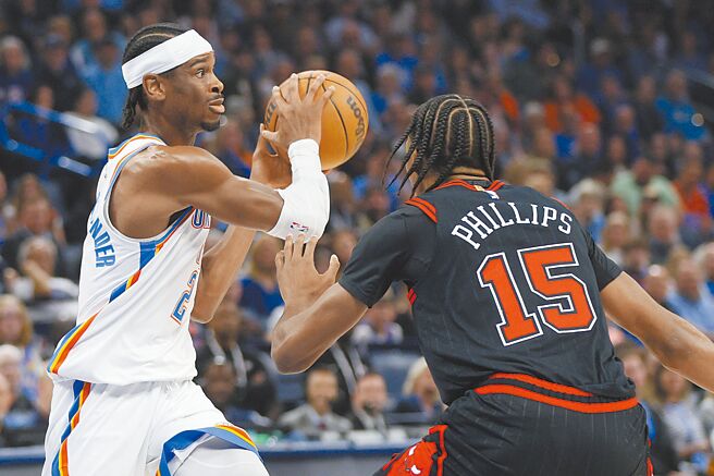 雷霆後衛亞歷山大（左）對公牛上場27分鐘就攻下27分。（美聯社）