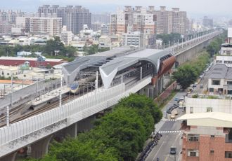 快訊》台中太原站男子落軌遭普悠瑪撞上 屍塊四散民眾嚇呆