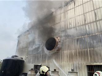 台中電鍍工廠竄火 大量濃煙夾雜爆炸