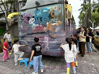 包圍縣府孩子作主！小學生站上就職台：給全屏東的學校1000萬