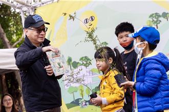 李遠化身「小野爺爺」說故事 兒未館、願景館打造夢想基地