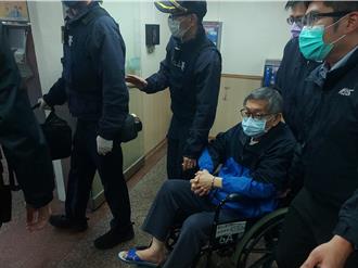 柯文哲出院了！神情疲憊坐輪椅送回北所  術後狀況曝