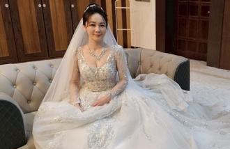 游诗璟爆乳露事业线！ 披白纱再婚「没人闹场」破八点檔纪录