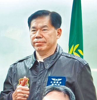 前飞官1995年跳机滞美 她酸靠这专案躲军审：鹰爸变逃吧