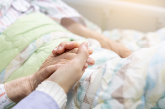 婆婆摔倒瘫痪在床！ 陆媳妇照顾12年吐「真实心声」