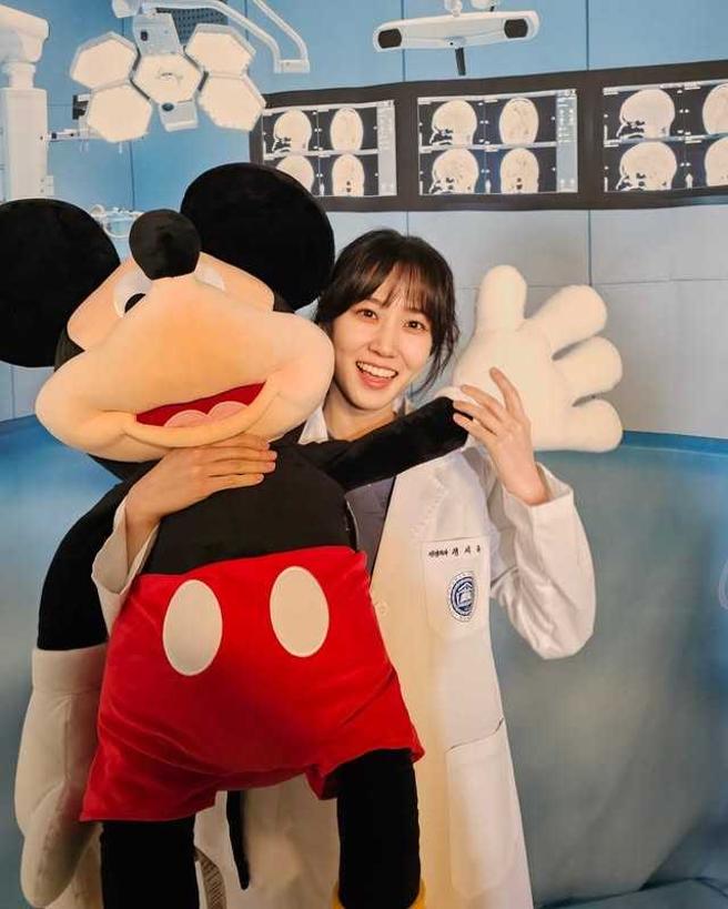 朴恩斌第一次扮醫生，也是首度挑戰變態角色。（圖／取自朴恩斌IG）