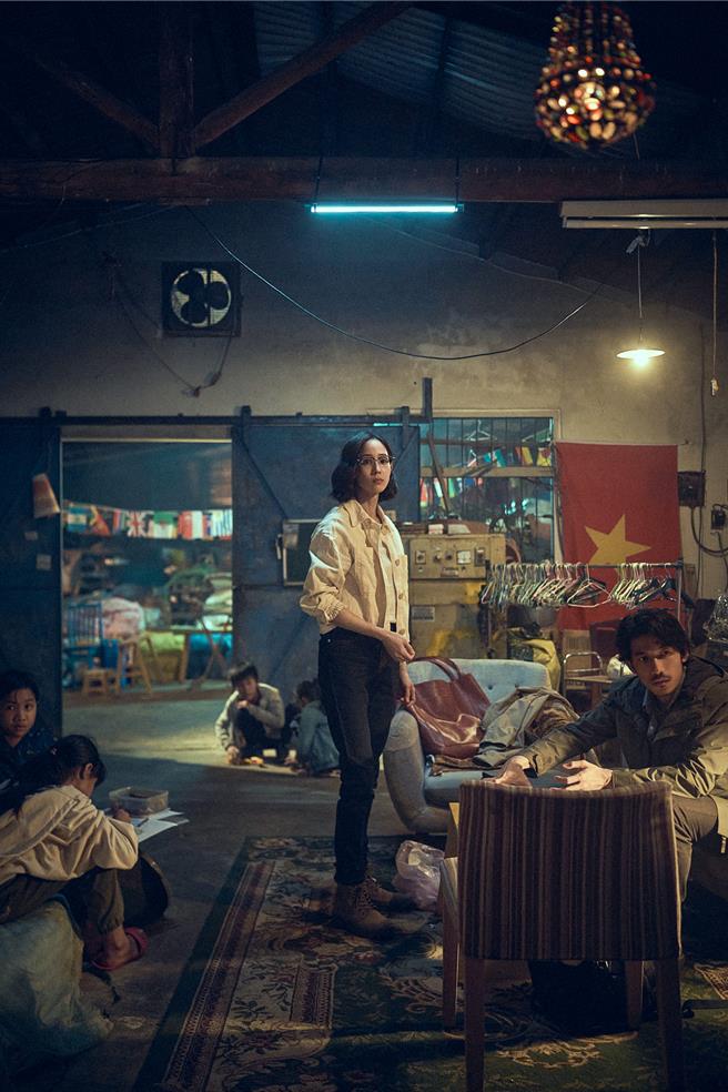 張鈞甯（左起）、連炳發攜手度過難關。（公視、中華電信、瀚草文創提供）