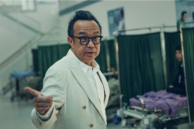 黃大煒飾演代理進口商。（公視、中華電信、瀚草文創提供）