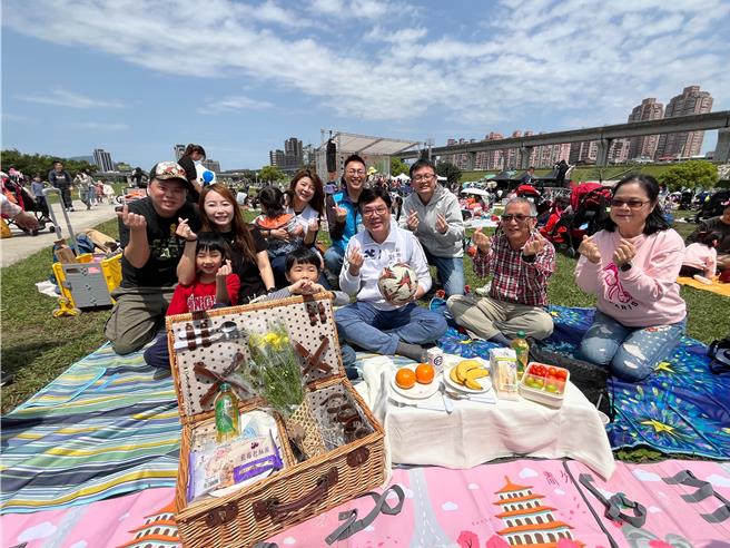 新北家庭野餐日在三重大都会公园登场，副市长刘和然出席活动。（张铠乙摄）