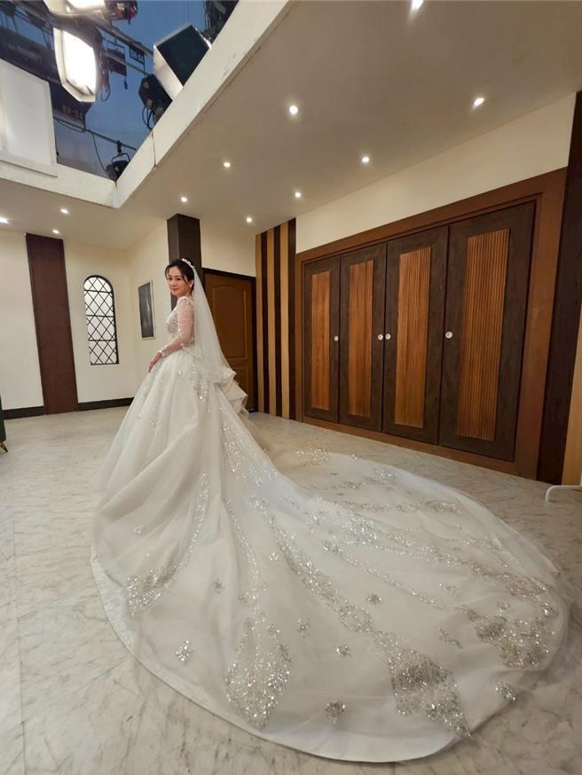 游诗璟破了八点檔婚礼没人闹事纪录。（J2 Plus婚纱摄影提供）