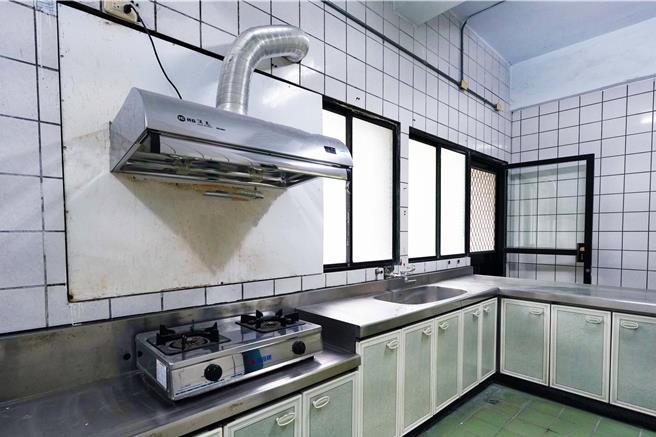 0403强震1周年，台泥公司改装和平厂旧办公室，内部有厨房、热水淋浴间及哺乳室等设施空间，并编列为花莲县秀林乡公所紧急避难场所。（台泥提供／王志伟花莲传真）