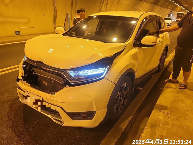 国道6号东向17.9公里处国姓路段发生一起3车连环追撞事故，所幸无人伤亡，但车流一度回堵约1公里。（图警方提供／简铭柱翻摄）