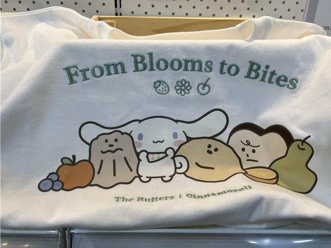  奶油家族全新快闪店「奶油水果摊」首次曝光全新联名的大耳狗限定服饰，880元。（徐梓榕摄）