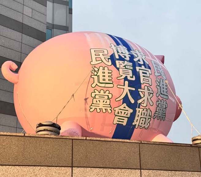 面对32％关税衝击，青鸟网军仍要继续洗地带风向，找严查美猪等罪名往在野党身上抹。（示意图／取自凌涛脸书）