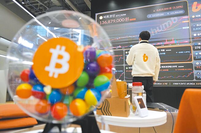 据交易平台业者观察，第一季最受用户欢迎的币种，多半与川普所提出的五大加密货币战略储备高度重迭。图／美联社