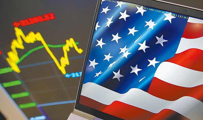 美国总统川普「对等关税」政策摊牌，是否会为全球金融市场造成衝击，各界都非常关注。（黄世麒摄）