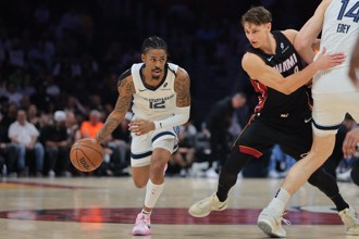 NBA》莫蘭特幸運打板絕殺兩分球 灰熊斬斷熱火6連勝