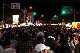 清明連假＋台灣祭觀光熱潮狂飆 首日30萬人潮擠爆墾丁