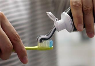 化妝品明年7月起全面禁用硼酸 染髮劑限制同步加嚴