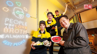 只有一頁菜單、只用透一隻雞  名店靠「減法成長」店數翻倍