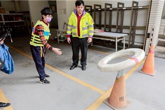 桃園、迴龍消防隊慶祝兒童節 邀請親子繪製家庭逃生計畫