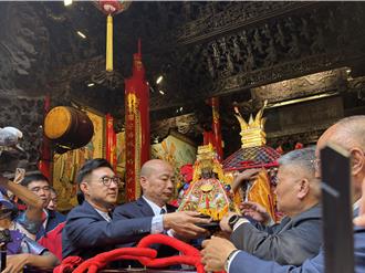 大甲媽祖遶境上轎 韓國瑜、江啟臣祈福庇佑台灣