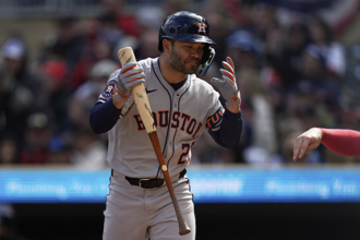 影》「阿土伯」首吞5K球迷嗨翻！投手驚：聽不到PitchCom