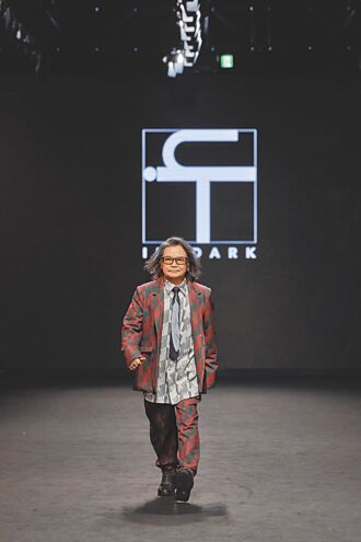 金雲穿裙看秀喊涼快 沈文程走秀初體驗