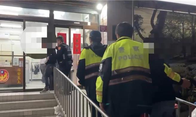 动手打人的赖男、黄男、黄女3人，疑似与被打的谷男有车辆买卖纠纷，3人被依现行犯逮捕，全案依刑法聚眾斗殴、伤害等罪嫌移送侦办。（画面翻摄／纪爰高雄传真）