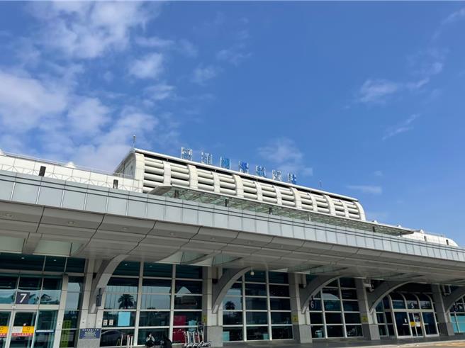小港机场。（洪靖宜摄）