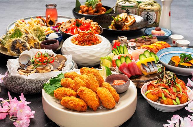「2025和风春の祭」可饱嚐广岛炸牡蛎、极致炙烧握寿司三重奏、红豆半月烧等日式特色美味，还有假日限定的香煎干贝及松叶蟹腿吃到饱。（图／福容大饭店桃园机捷A8店）
