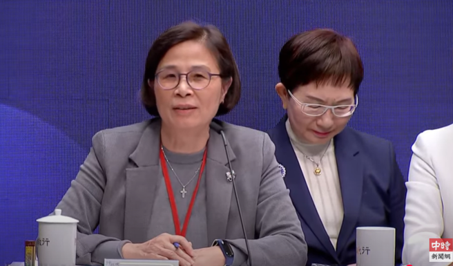 行政院政委杨珍妮。（取自直播）