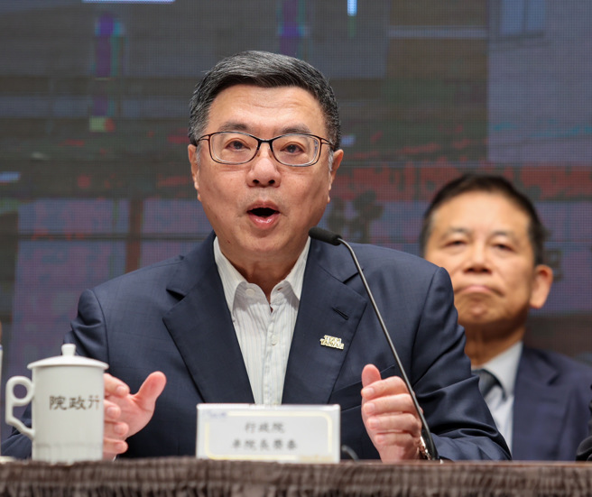 行政院长卓荣泰等人4日举行「因应美国关税，我国出口供应链支持方案」记者会。（姚志平摄）